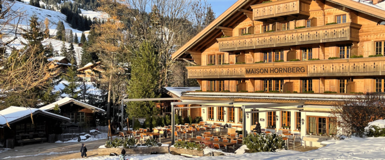 maison-hornberg-gstaad-saanenmoeser-blog-news-winter-hotel-fassade-0646-2023