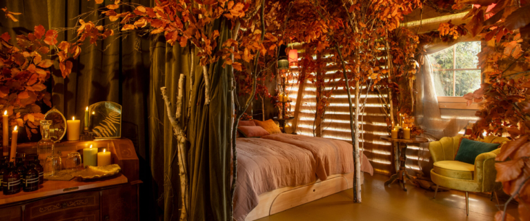 maison-hornberg-gstaad-saanenmoeser-hotel-news-GST-Laubsafari-Schlafen-im-Laub-Zimmer-Herbst-2026 (2)