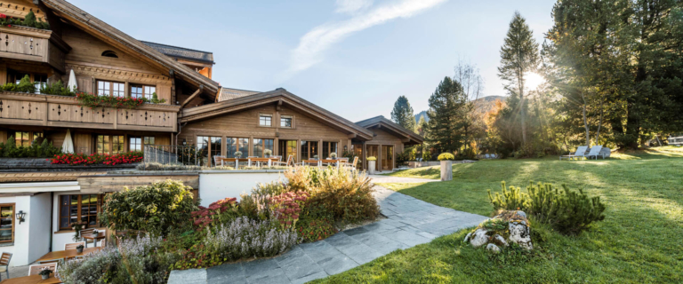 maison-hornberg-saanenmoeser-gstaad-kopfbild-fassade-herbst-3014-2018