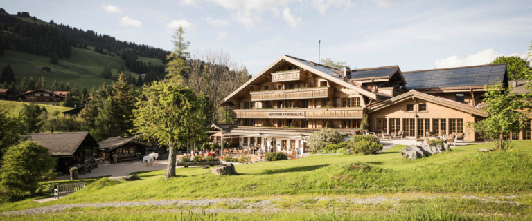 maison-hornberg-saanenmoeser-gstaad-start-slider-fassade-104-2024